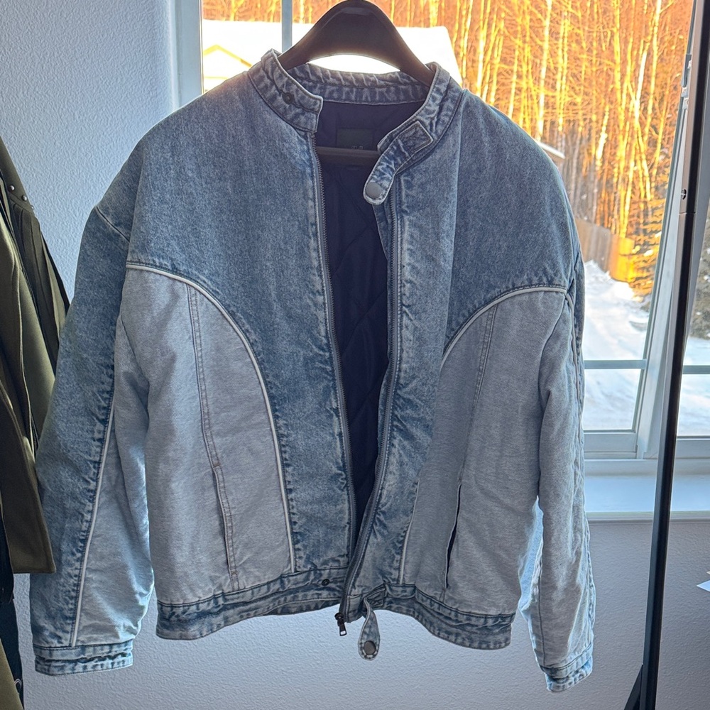 Wild fable brand new Two-Tone Denim Jacket size small. Quilted lining.